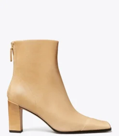 ASYMMETRISCHE STIEFELETTE MIT ZEHENKAPPE