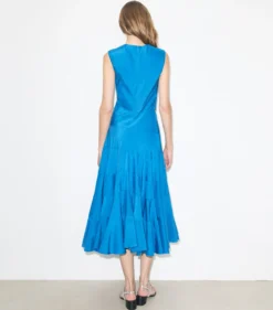 AUSGESTELLTES KLEID AUS BAUMWOLLE UND SEIDE