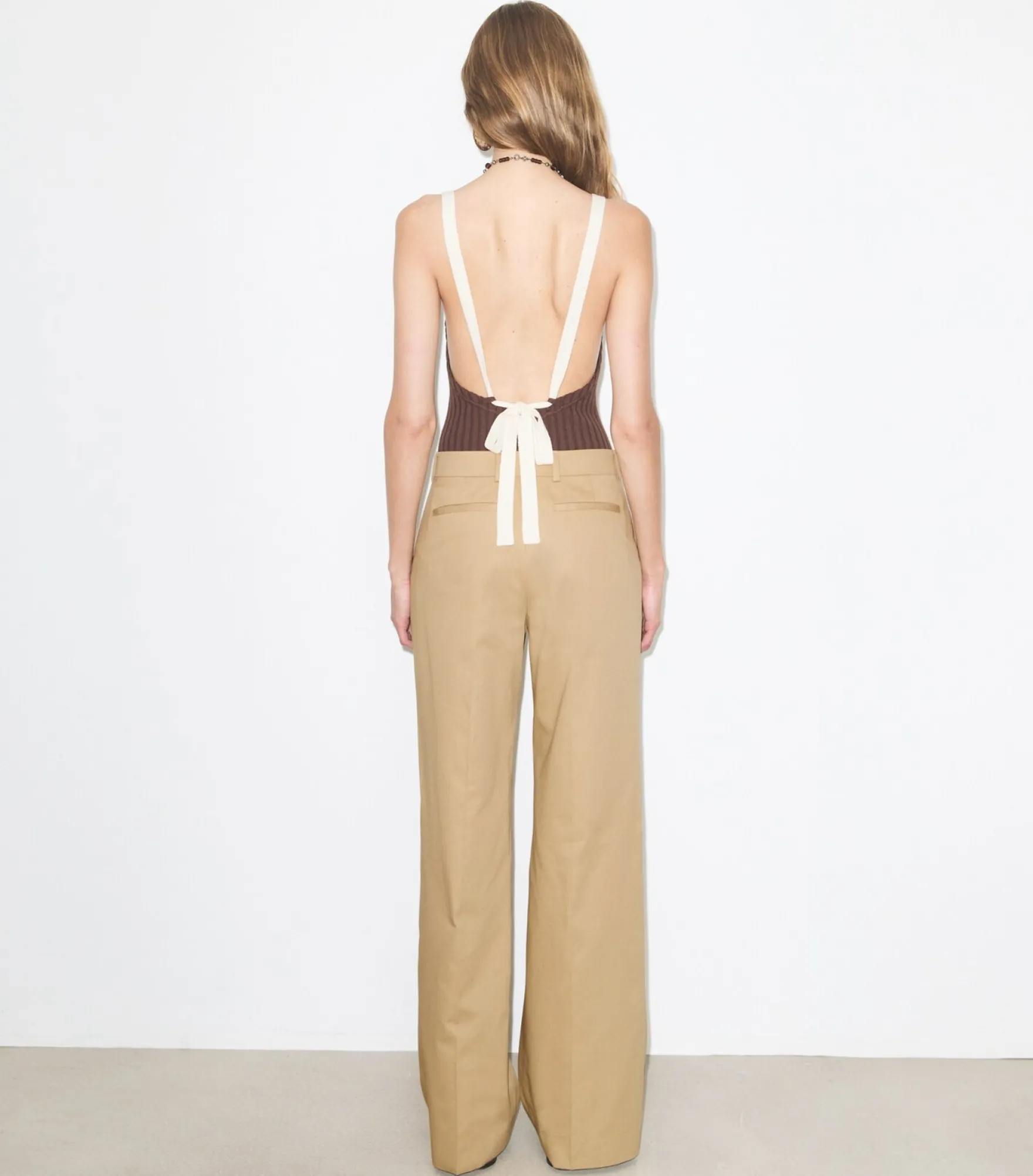 BAUMWOLLHOSE MIT GÜRTEL