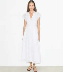 BAUMWOLLKLEID MIT LOCHSTICKEREI