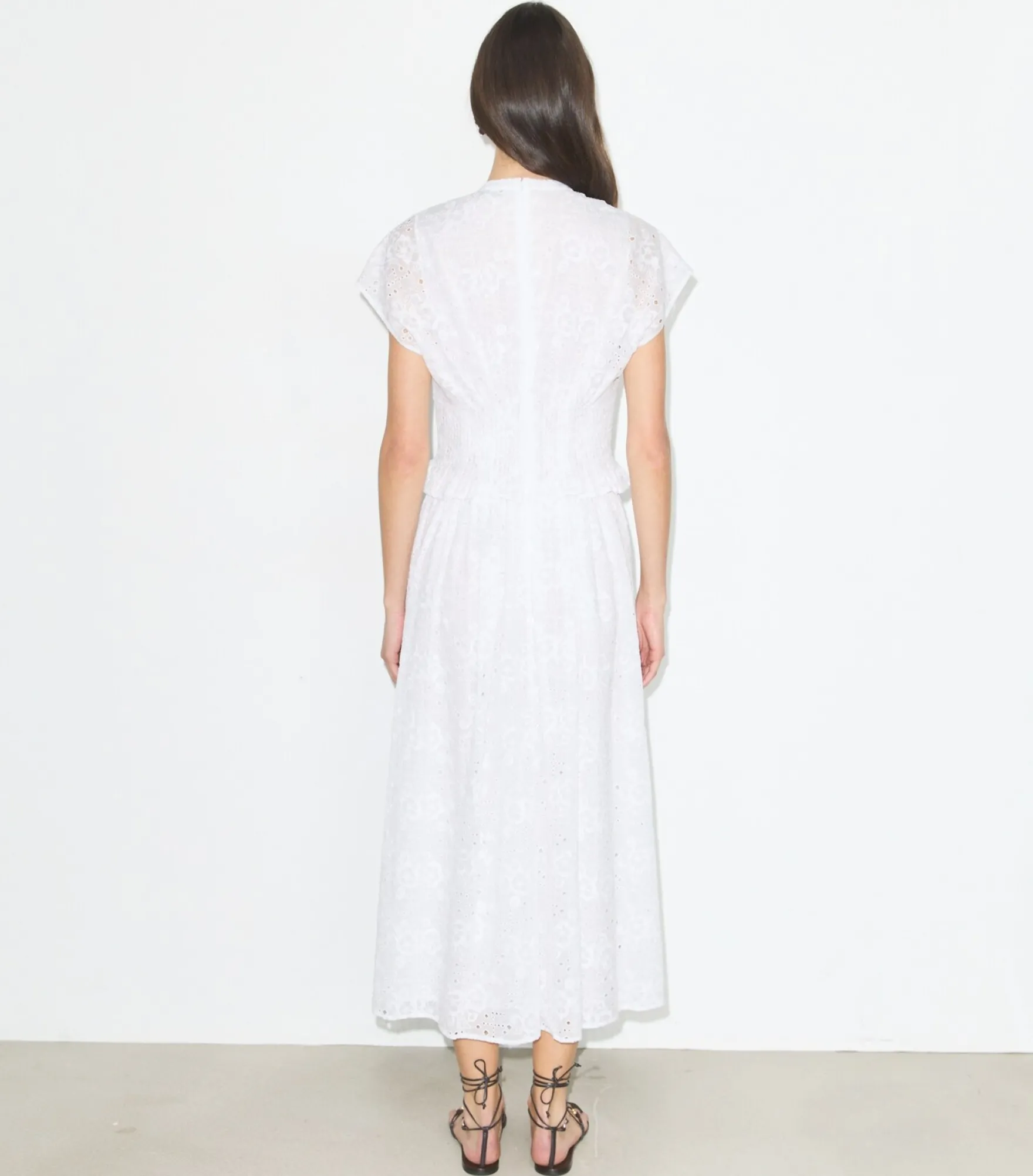 BAUMWOLLKLEID MIT LOCHSTICKEREI