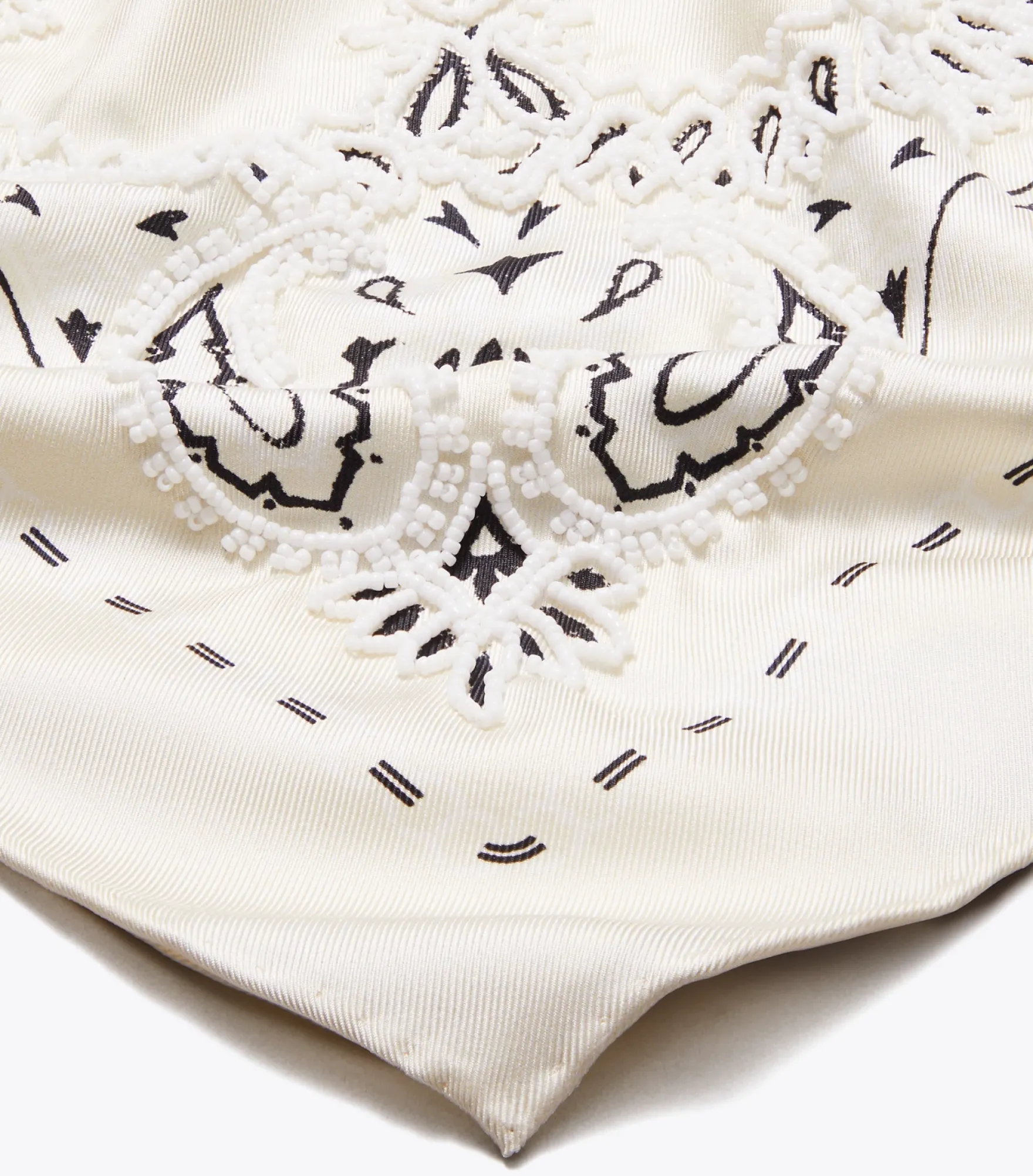 DREIECKIGES BANDANA-TUCH MIT PERLEN