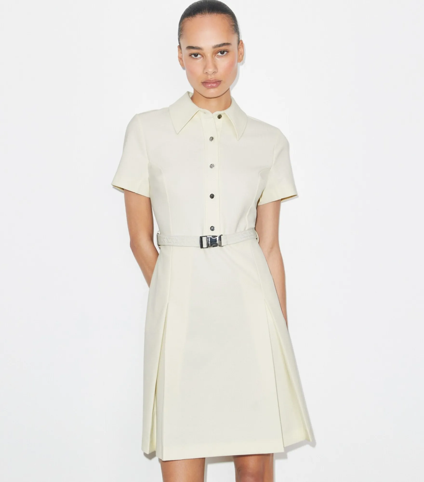 ELASTISCHES GOLFKLEID