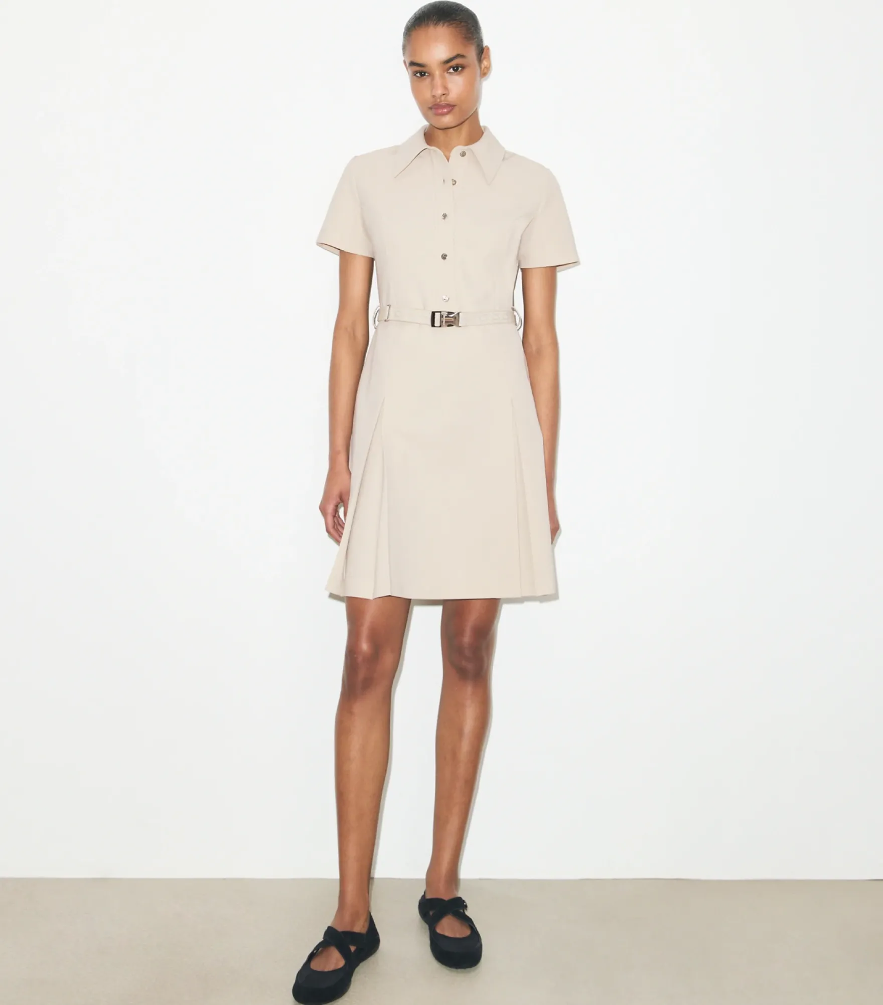 ELASTISCHES GOLFKLEID