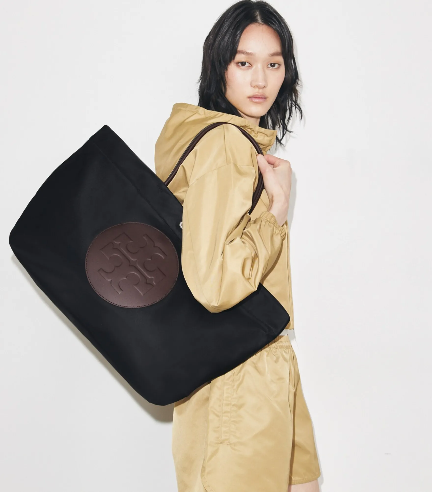 ELLA TOTE BAG MIT TWIST-EFFEKT