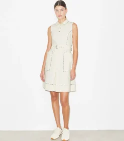 GOLFKLEID AUS STRETCHMATERIAL MIT HEFTNAHT