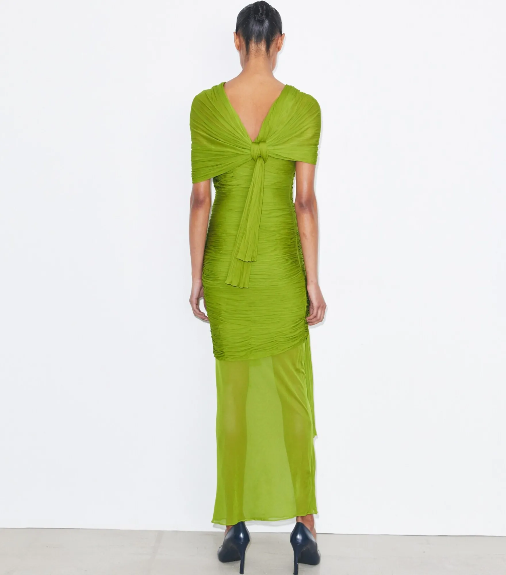 KLEID AUS VISKOSE MIT ZIERKNOTEN
