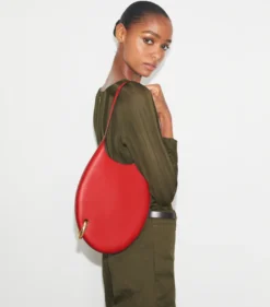 KLEINE HANDTASCHE MIT PIERCINGDETAIL