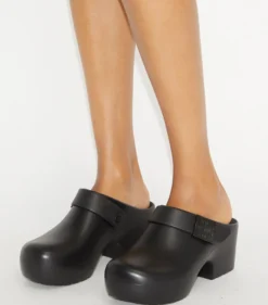 MELLOW CLOG MIT PLATEAUSOHLE