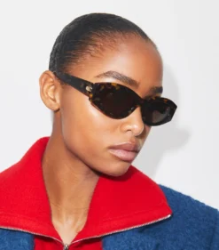 OVALE SONNENBRILLE MIT PIERCINGDETAIL