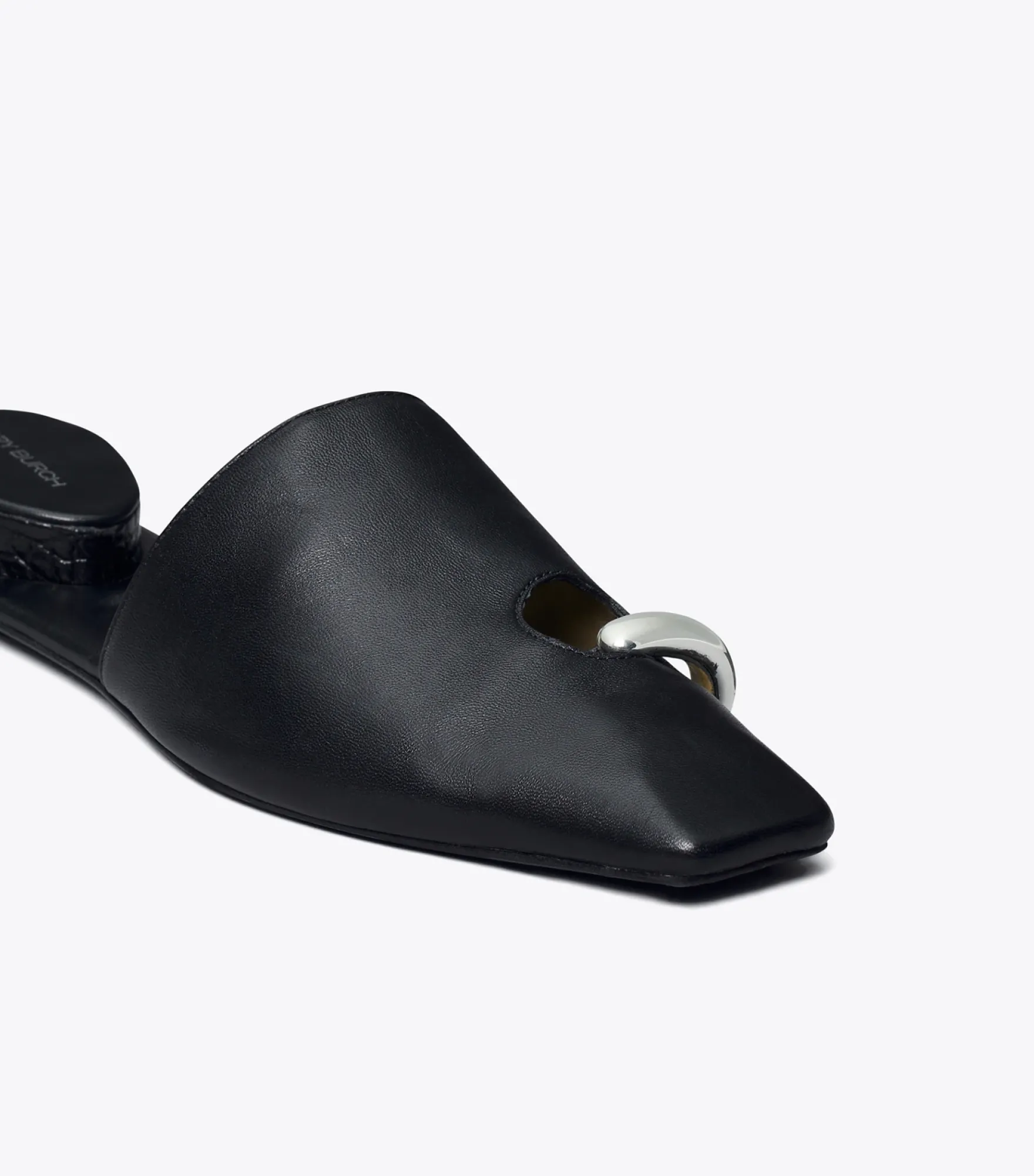 PANTOLETTE MIT PIERCING-DETAIL