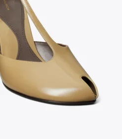 PEEPTOE-SANDALE MIT T-RIEMEN UND ABSATZ
