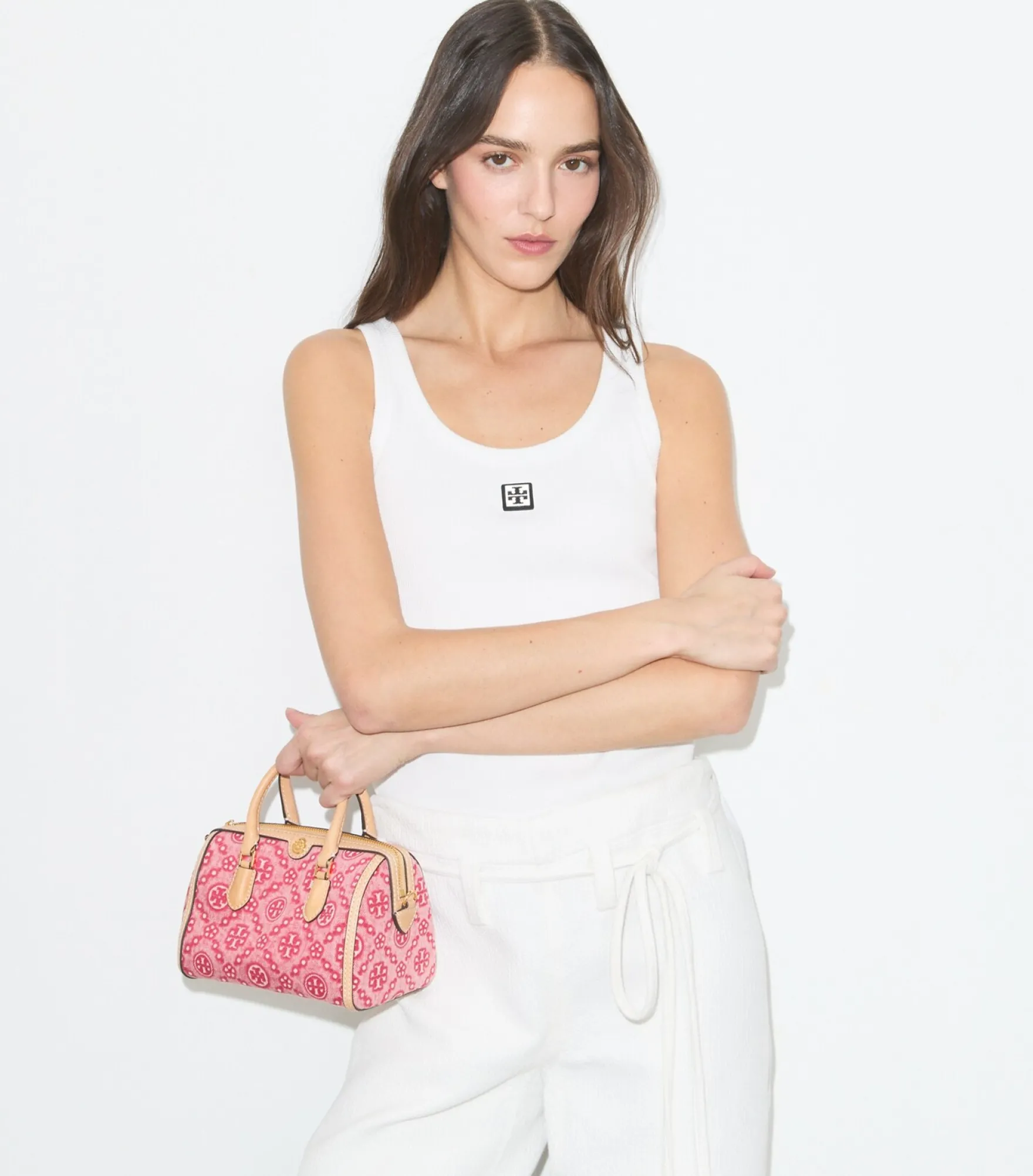 PETITE BARREL BAG AUS DENIM MIT T-MONOGRAMM