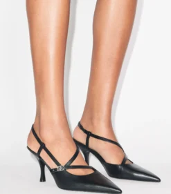 PUMPS MIT DOPPEL-T UND SCHNALLE