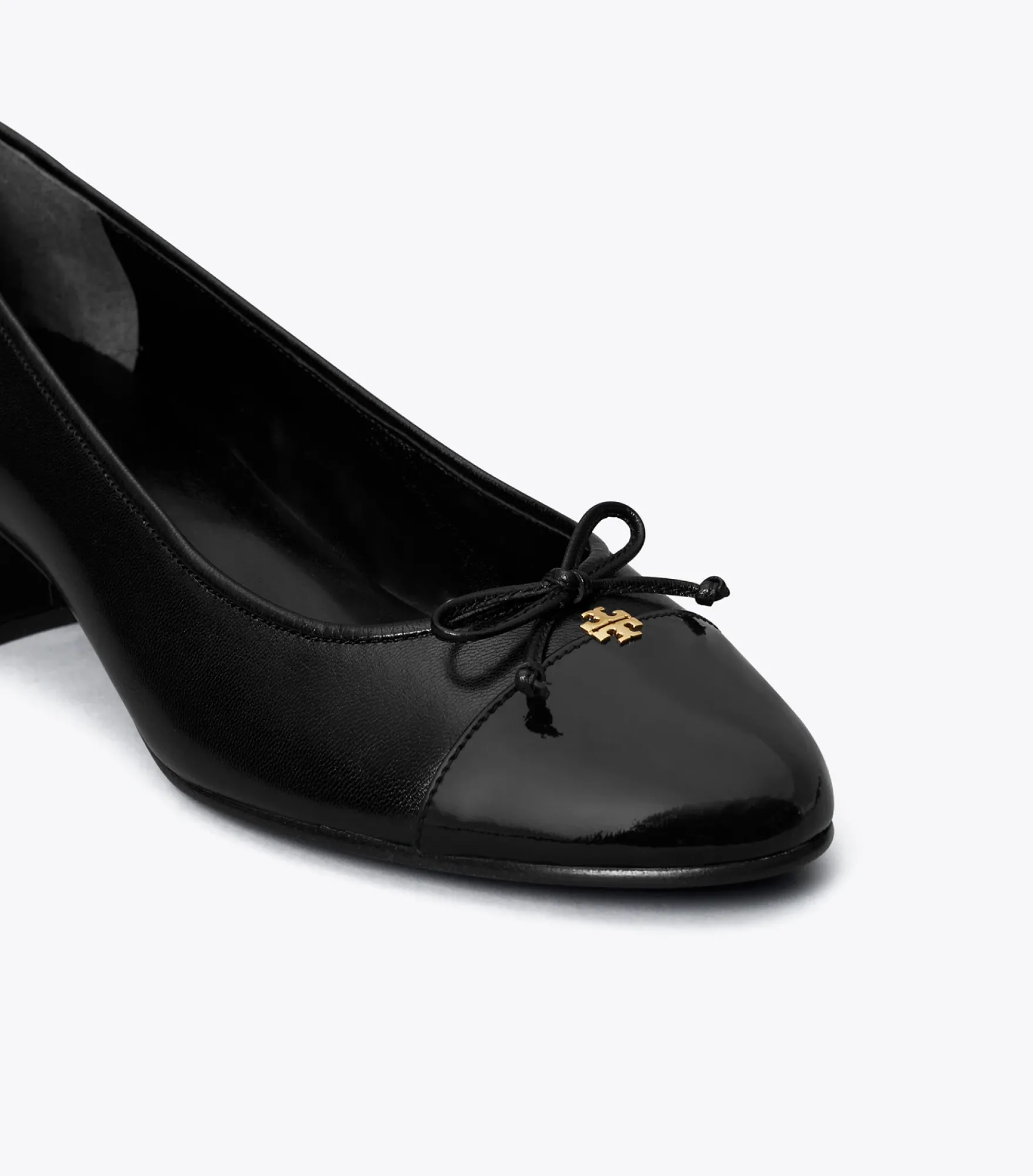 PUMPS MIT ZEHENKAPPE