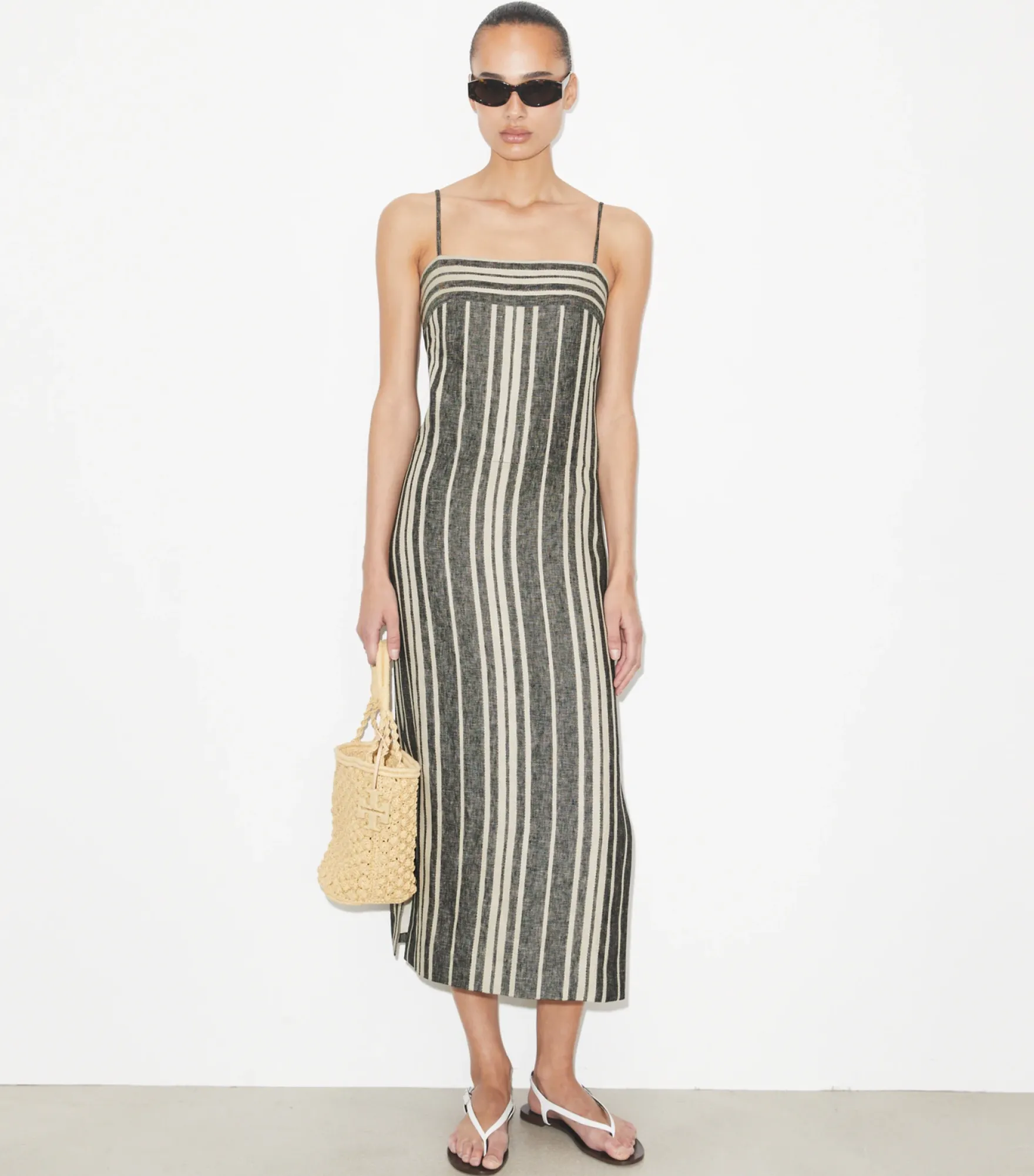 RÜCKENFREIES LEINENKLEID