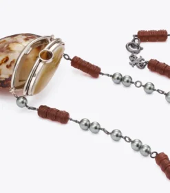RUNWAY SHELL NECKLACE