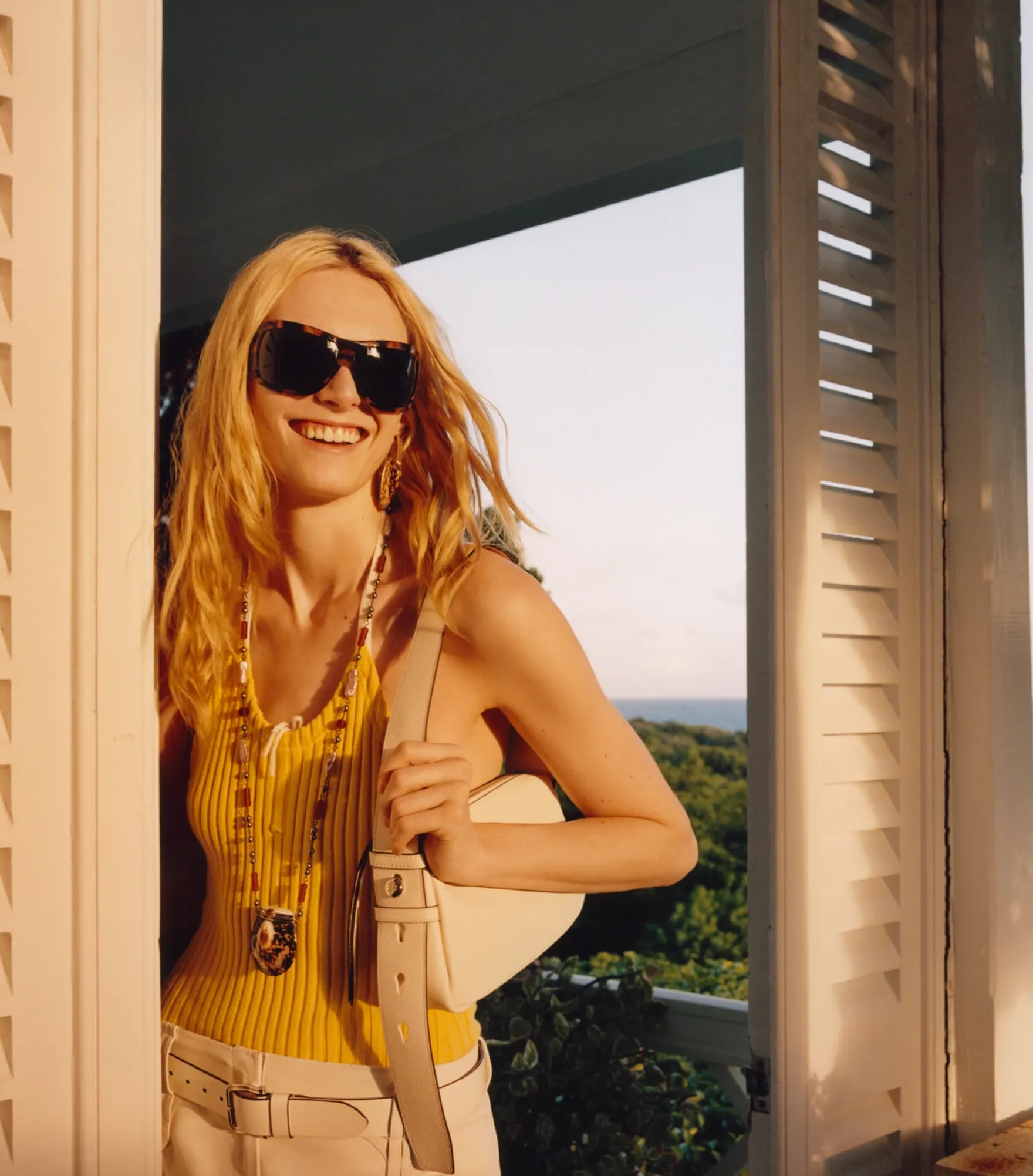 RUNWAY SHELL NECKLACE