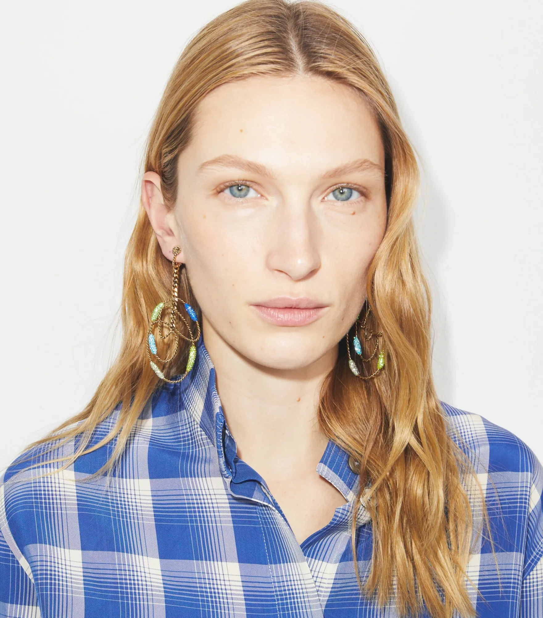 RUNWAY SWIRL HOOP EARRINGS