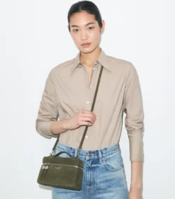 SCHLANKE ROMY HANDTASCHE AUS WILDLEDER MIT TRAGEGRIFF OBEN