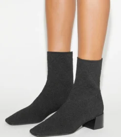 STIEFELETTE MIT T-MONOGRAMM UND STRETCH