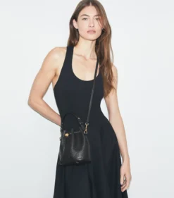 STRUKTURIERTE MINI BUCKET BAG MIT T-MONOGRAMM