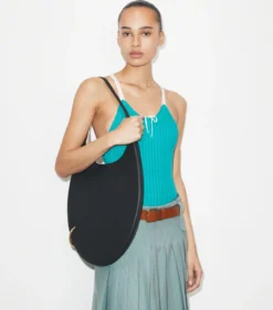 STRUKTURIERTE TASCHE MIT PIERCINGDETAIL