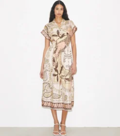 TAILLIERTES HEMDKLEID AUS SEIDE