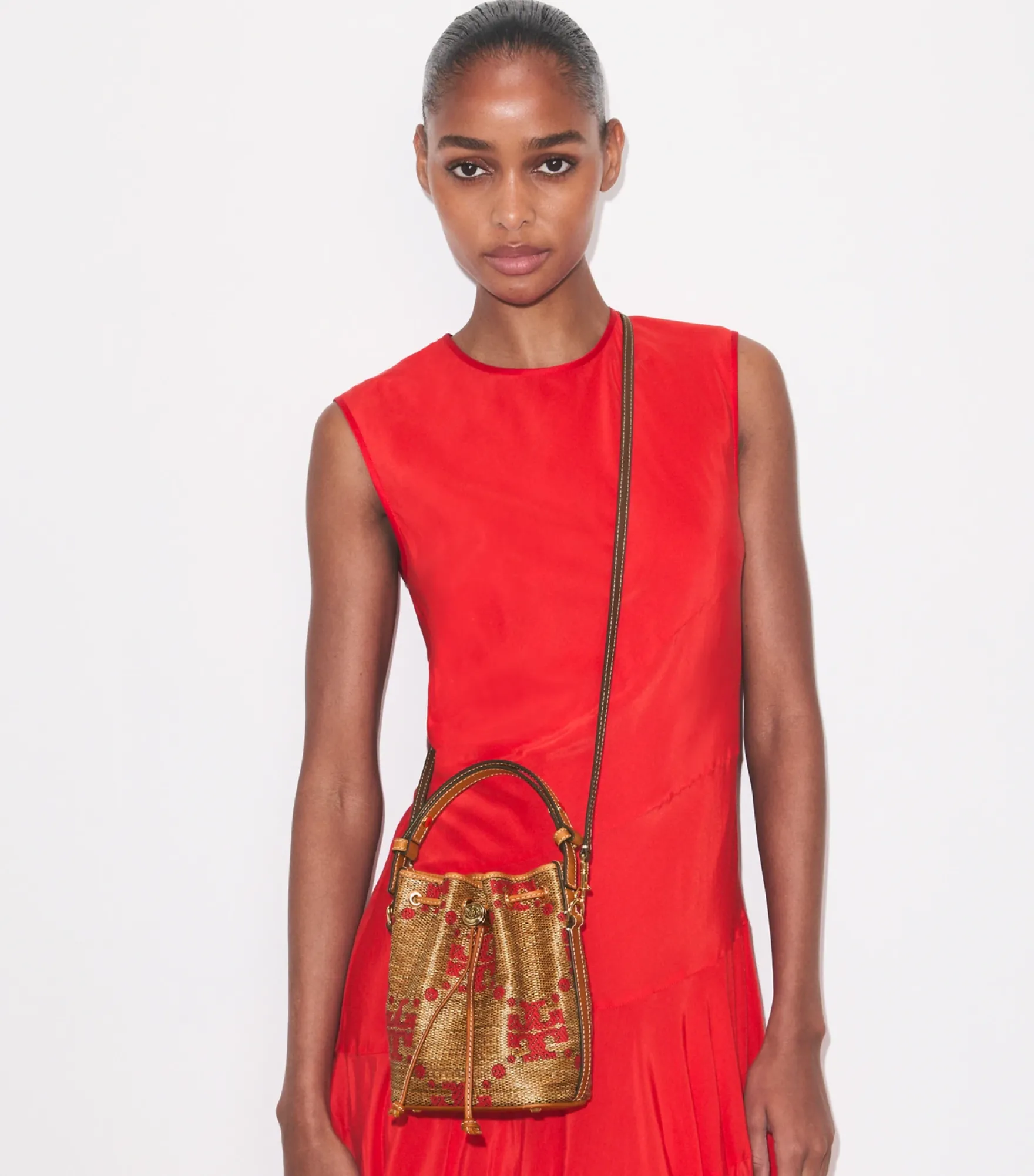 T MONOGRAM STRAW MINI BUCKET BAG