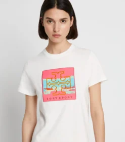 T-SHIRT MIT GRAFISCHEM LOGOAUFNÄHER
