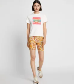 T-SHIRT MIT GRAFISCHEM LOGOAUFNÄHER