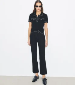 VERKÜRZTE, AUSGESTELLTE JEANS