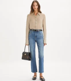 VERKÜRZTE, AUSGESTELLTE JEANS