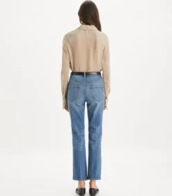 VERKÜRZTE, AUSGESTELLTE JEANS