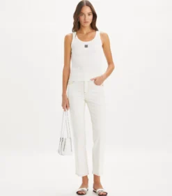 VERKÜRZTE, AUSGESTELLTE JEANS