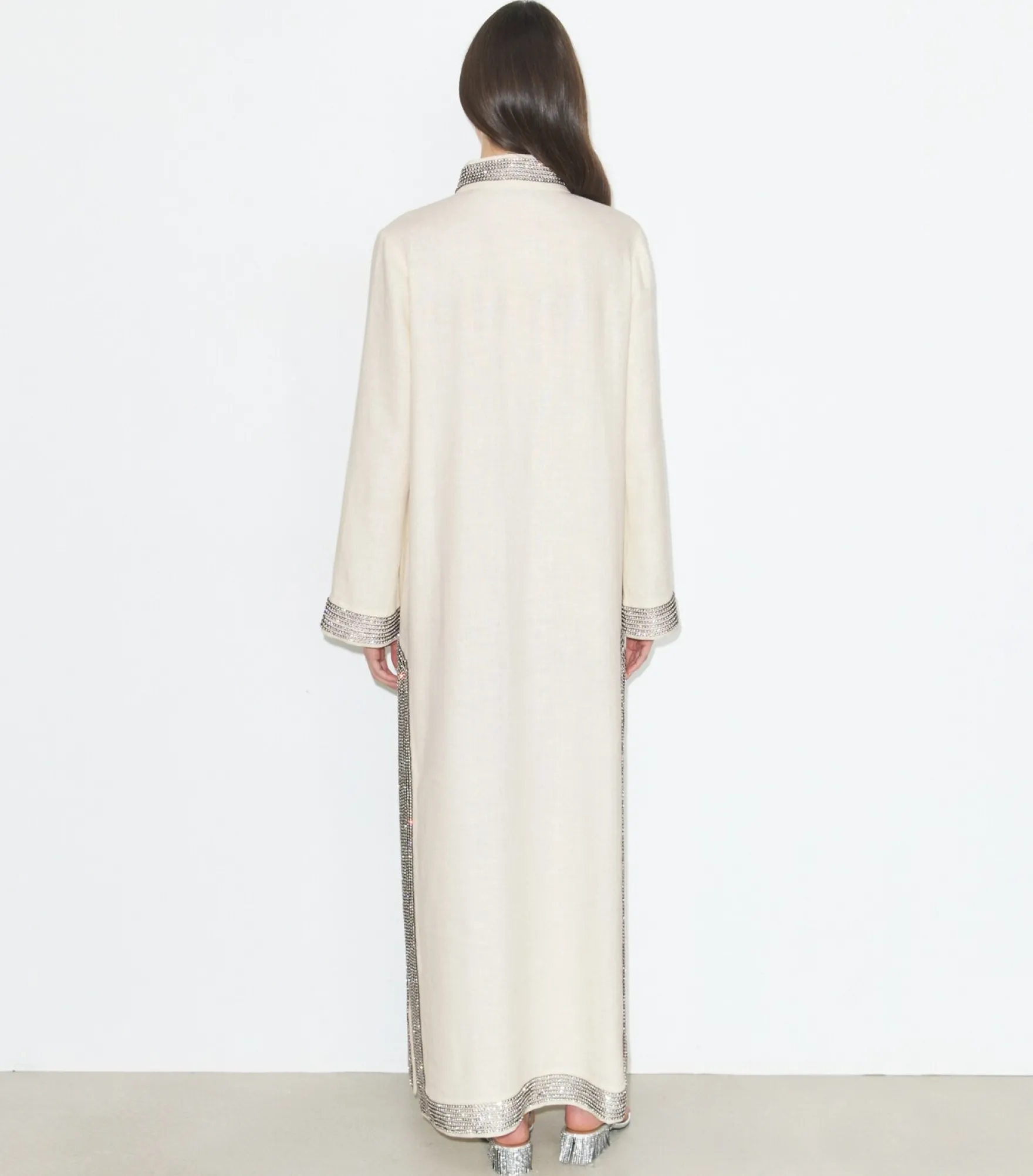VERZIERTER LEINENKAFTAN
