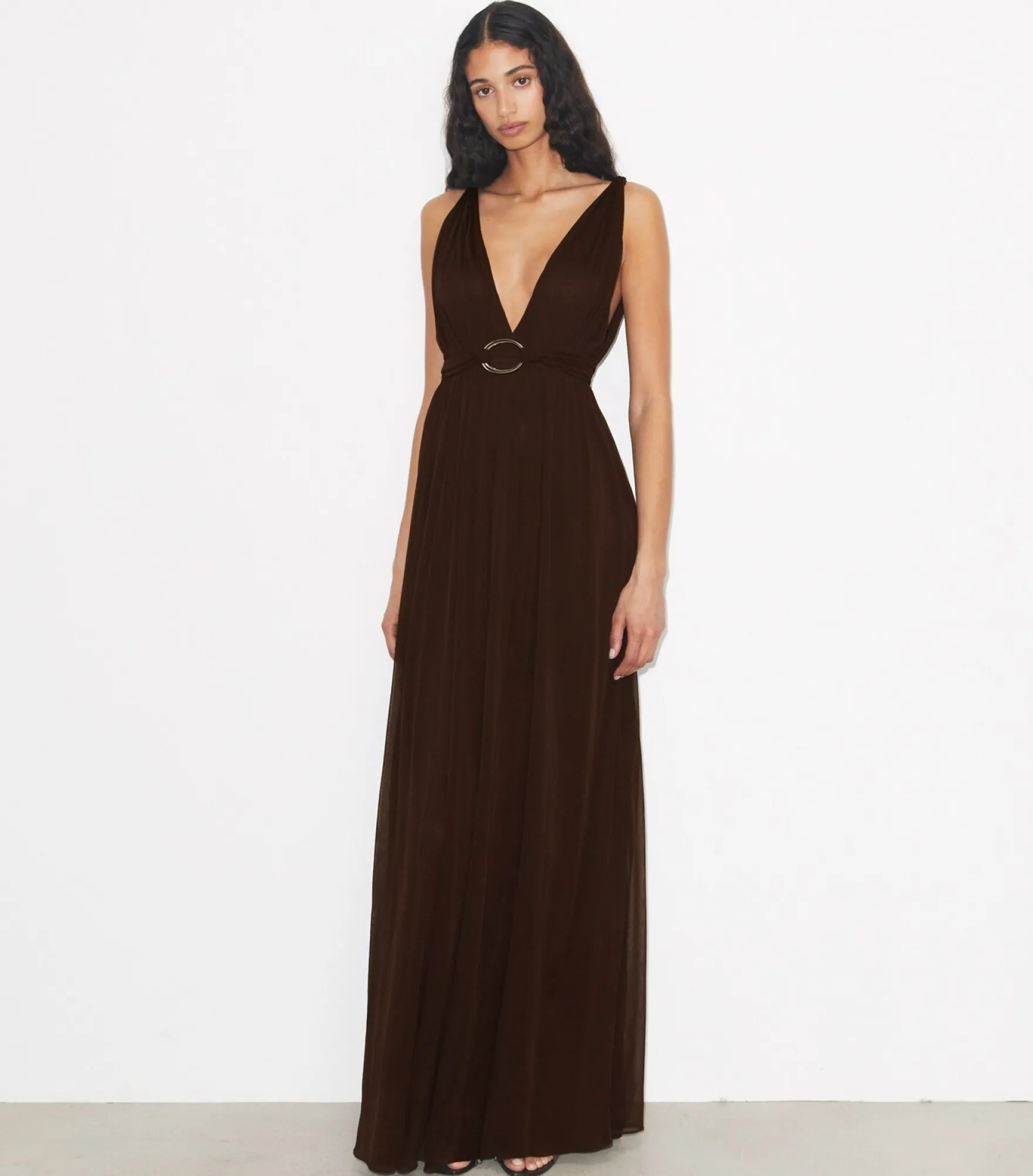 VISKOSEKLEID MIT V-AUSSCHNITT